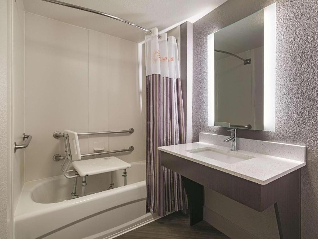 La Quinta By Wyndham Dallas Plano West Bagian luar foto